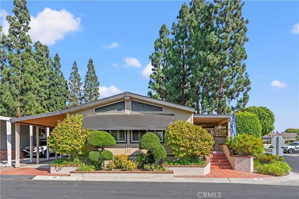 5200 Irvine Boulevard 179