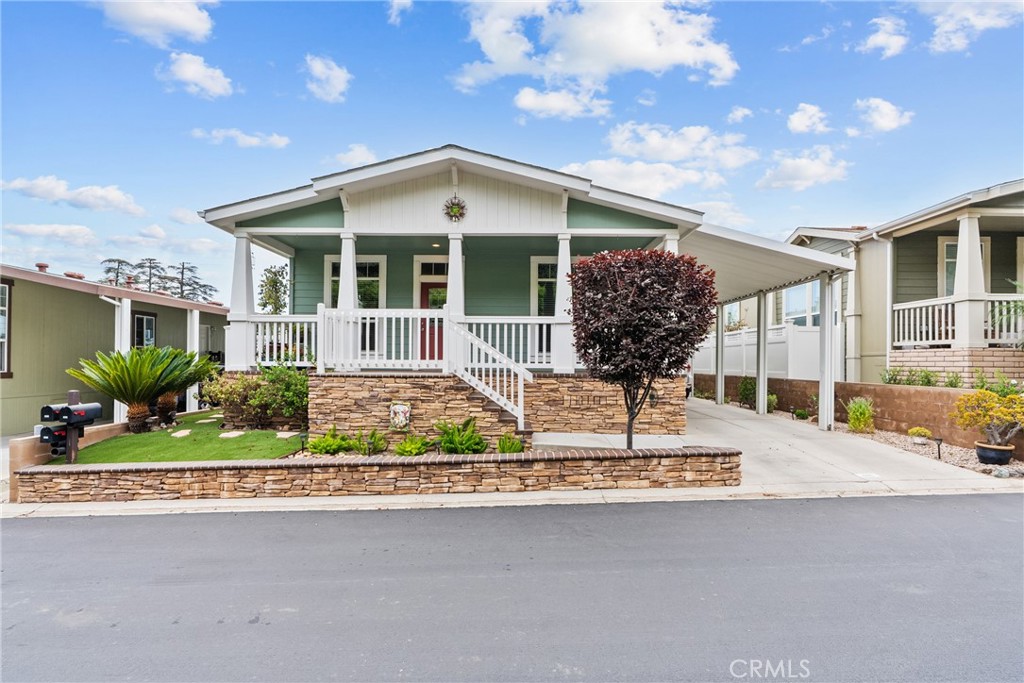 15455 Glenoaks 481