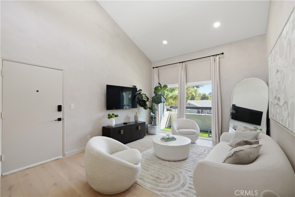 25039 Peachland Avenue 204