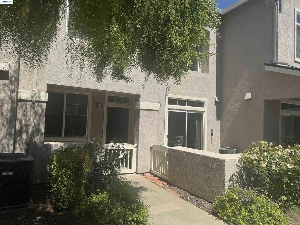 3162 Golden Crest Cmn