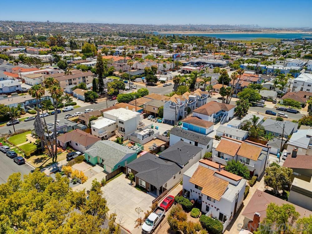 1953 Emerald St