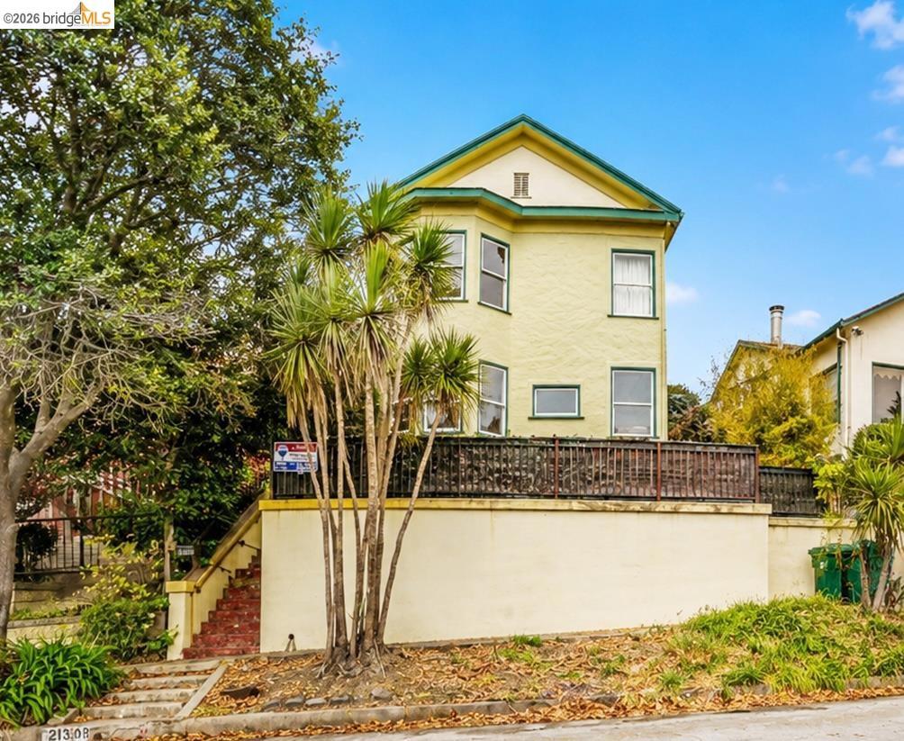 213 Nicholl Ave