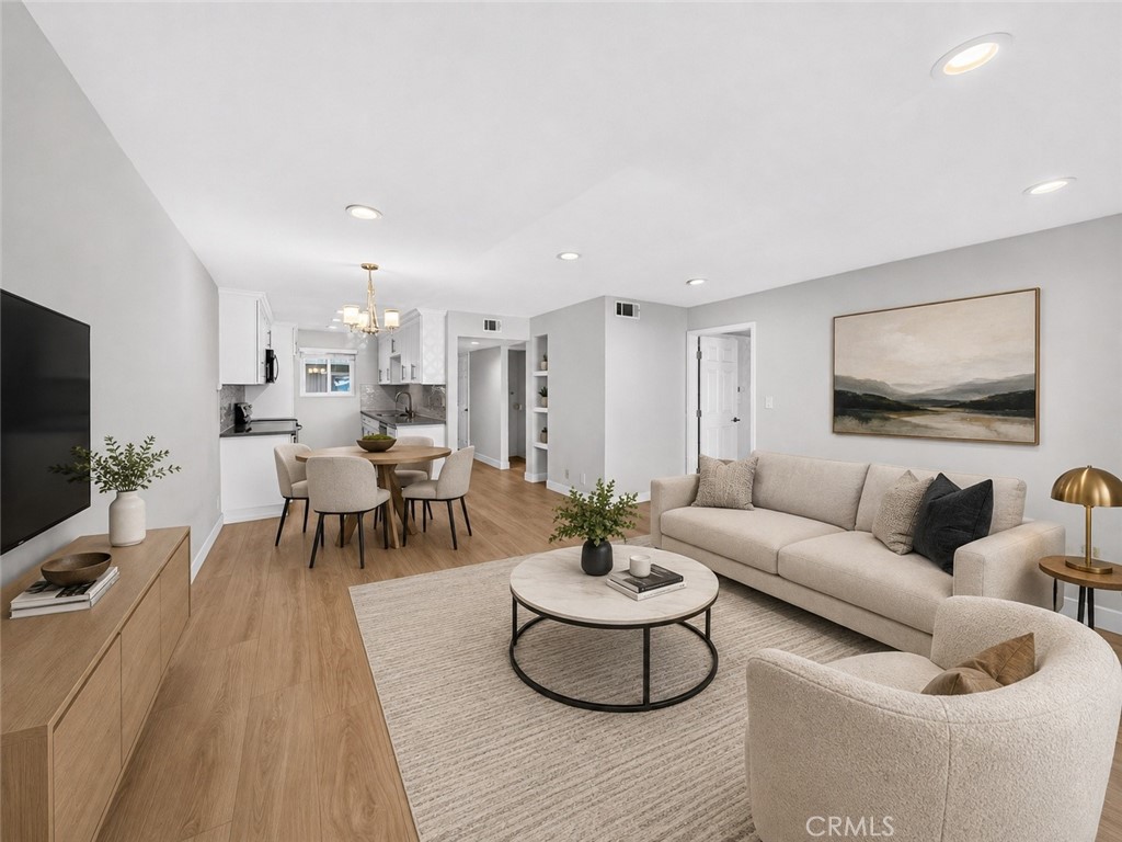 433 S Manhattan Pl 206