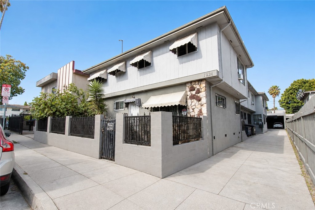 1224 N Mansfield
