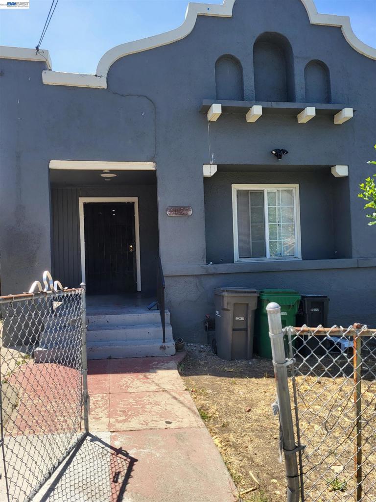 2137 E 27th