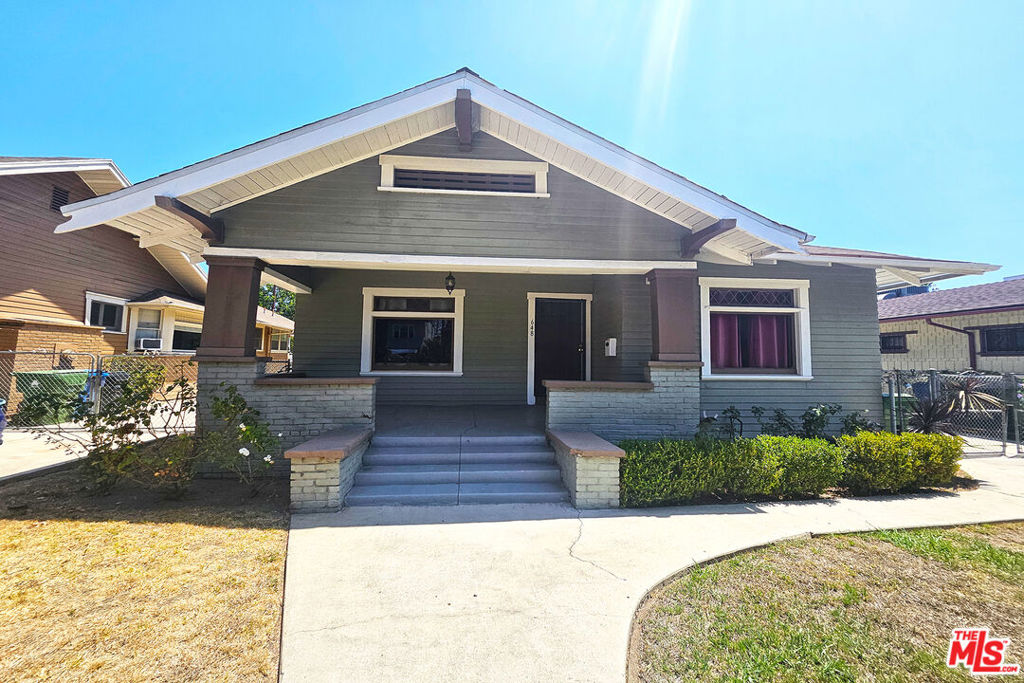 648 N Heliotrope Drive