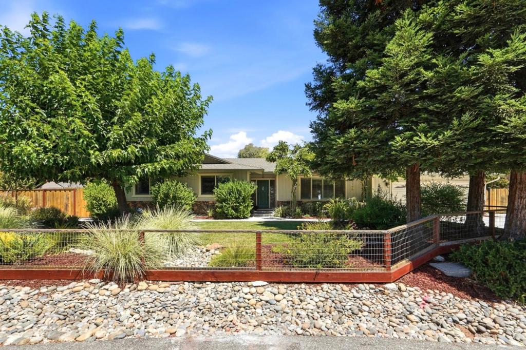 17200 Oak Leaf Drive
