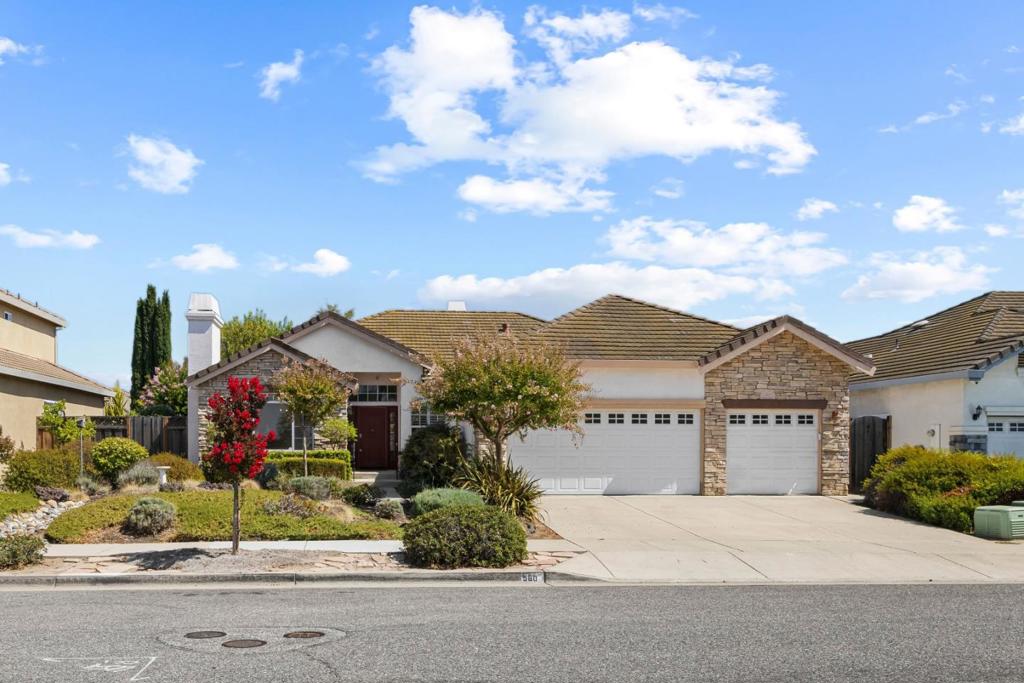 560 Diana Avenue
