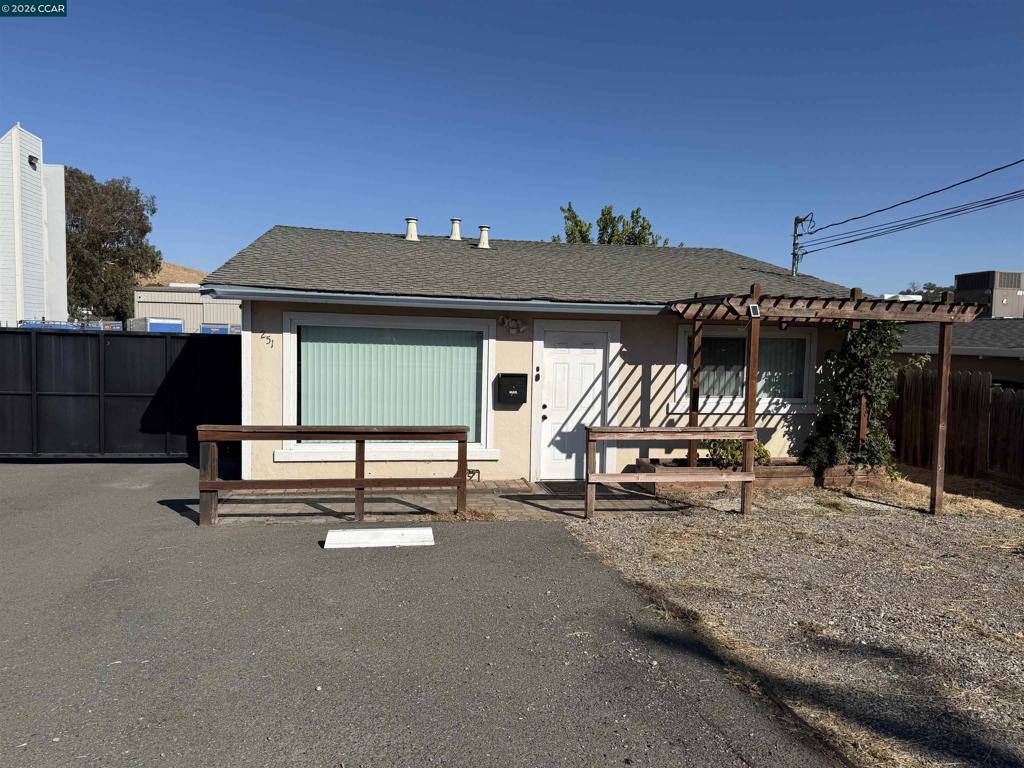 251 Arthur Rd