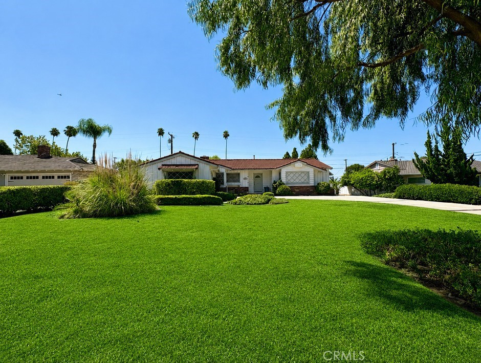 910 E Dalton