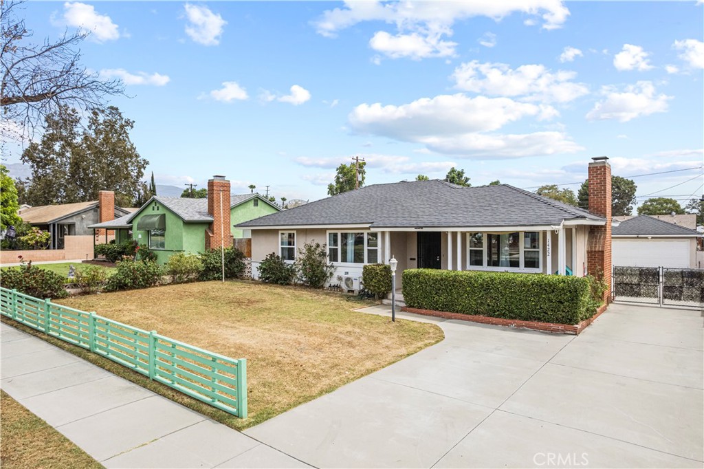 1422 N Sultana
