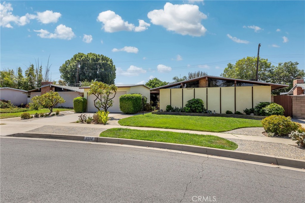 2200 Gregory