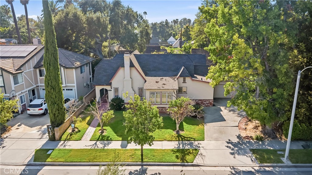 439 S Grand Oaks Ave