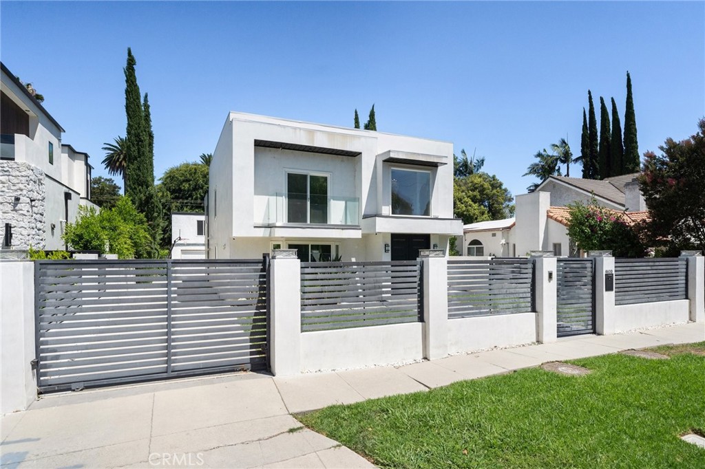 4630 Cedros Avenue