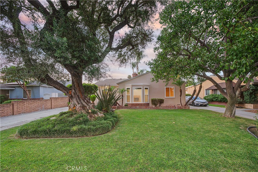 1107 E Larkwood