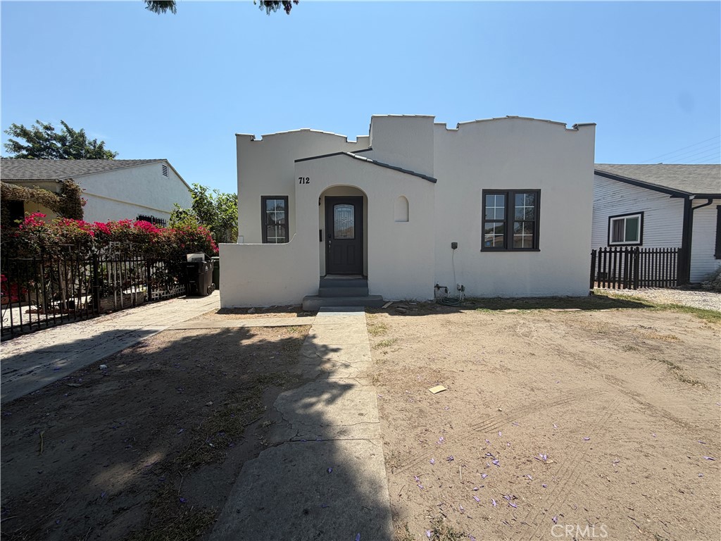712 E 82nd