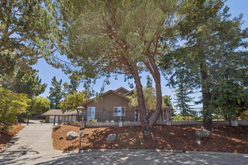 35 Silk Tree Place