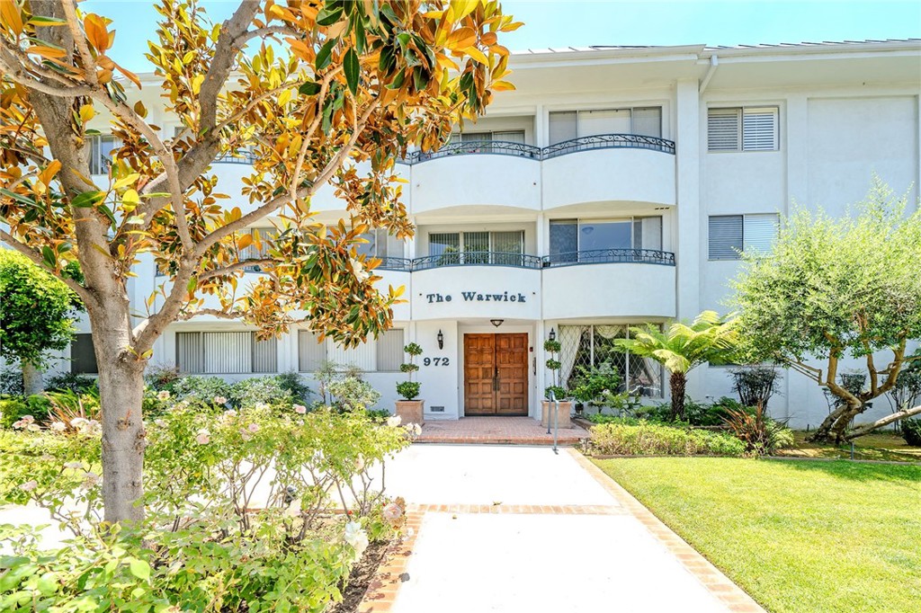 972 E California Boulevard 202