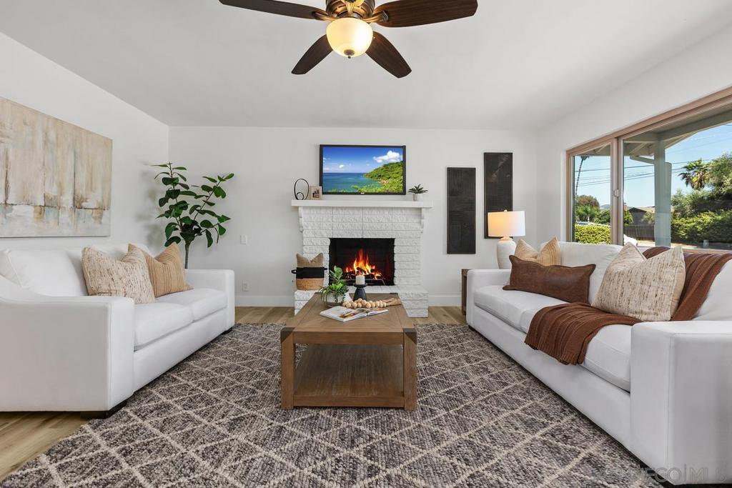 2738 Oak Hill Dr
