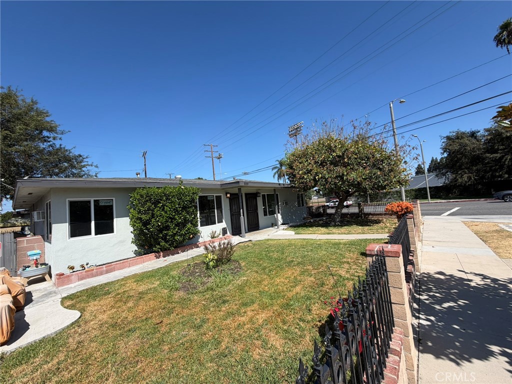 939 N Clementine