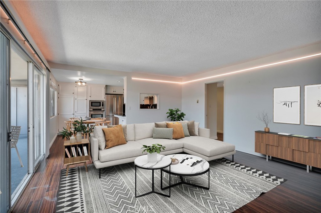2940 W Carson 211