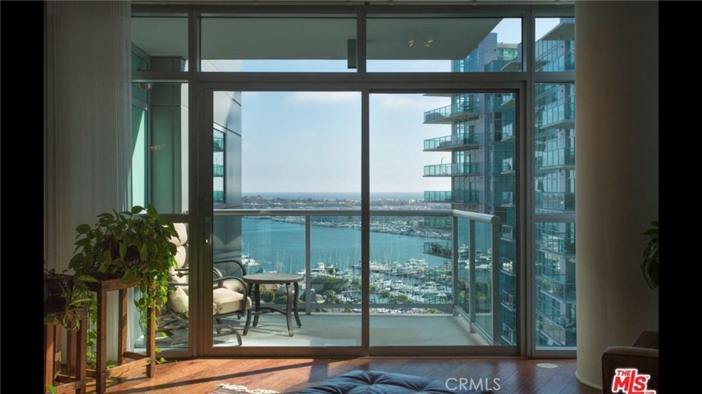 13650 Marina Pointe Drive 1605