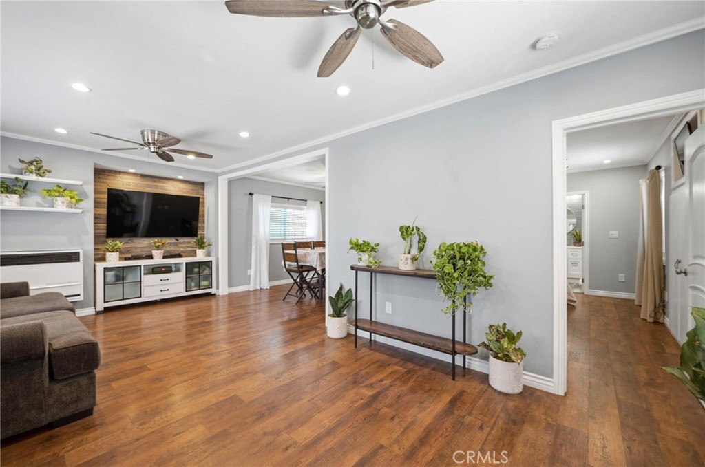 1100 W Gage Avenue