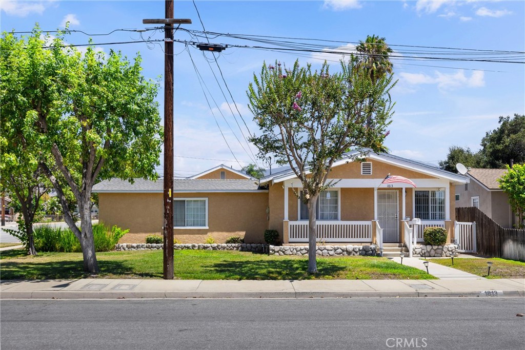 1813 2114 1St, A Street