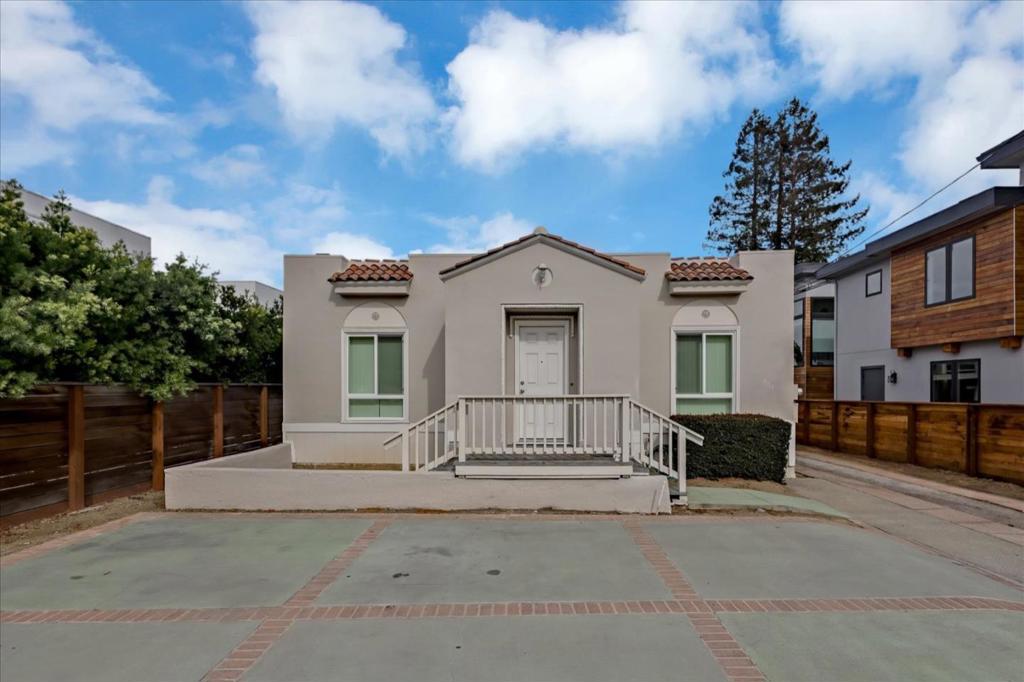 664 N El Camino Real