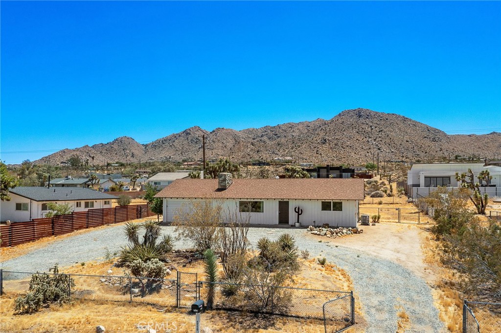 60229 La Mirada Trail