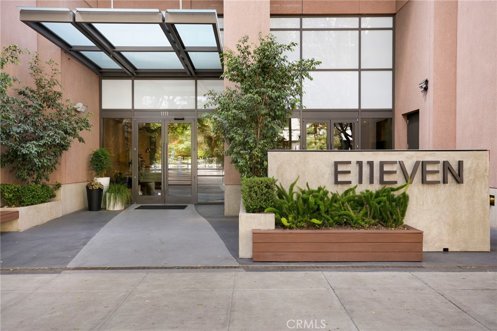 1111 S Grand Avenue 1102