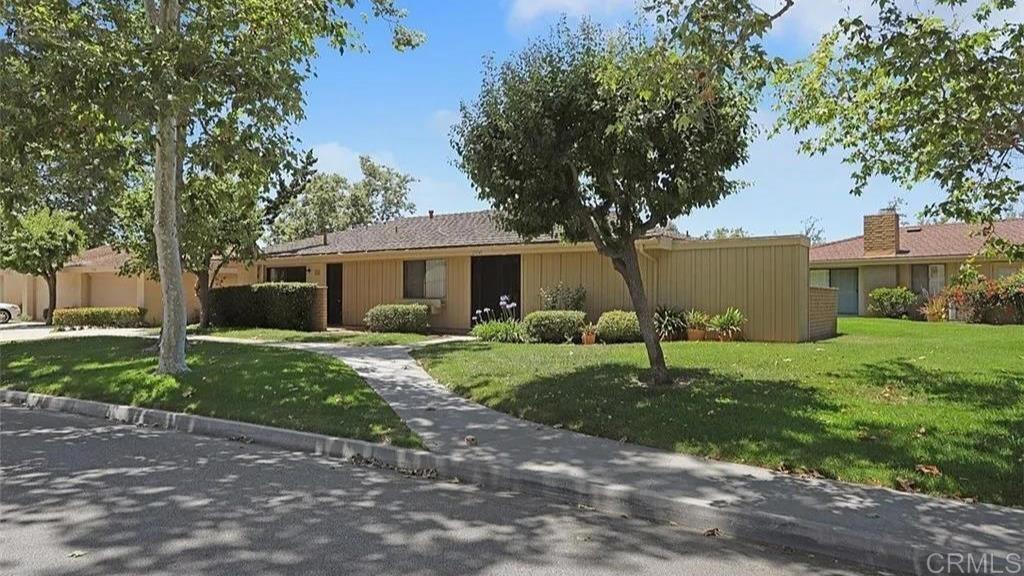 27541 Avenida Larga