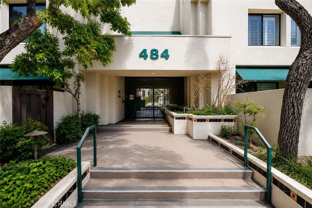 484 S Euclid 101