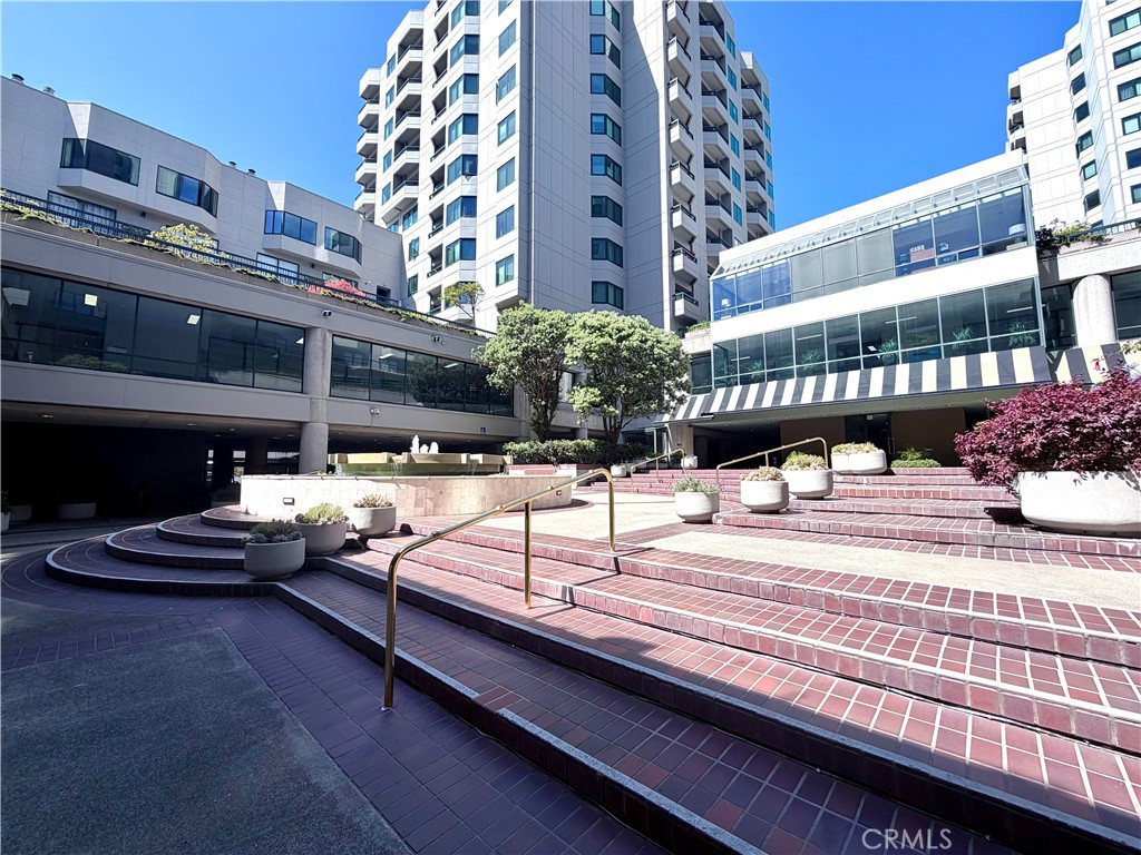 601 Van Ness 711