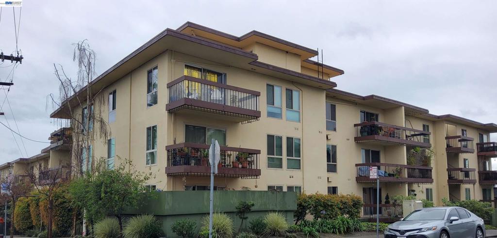 555 Jean St 528