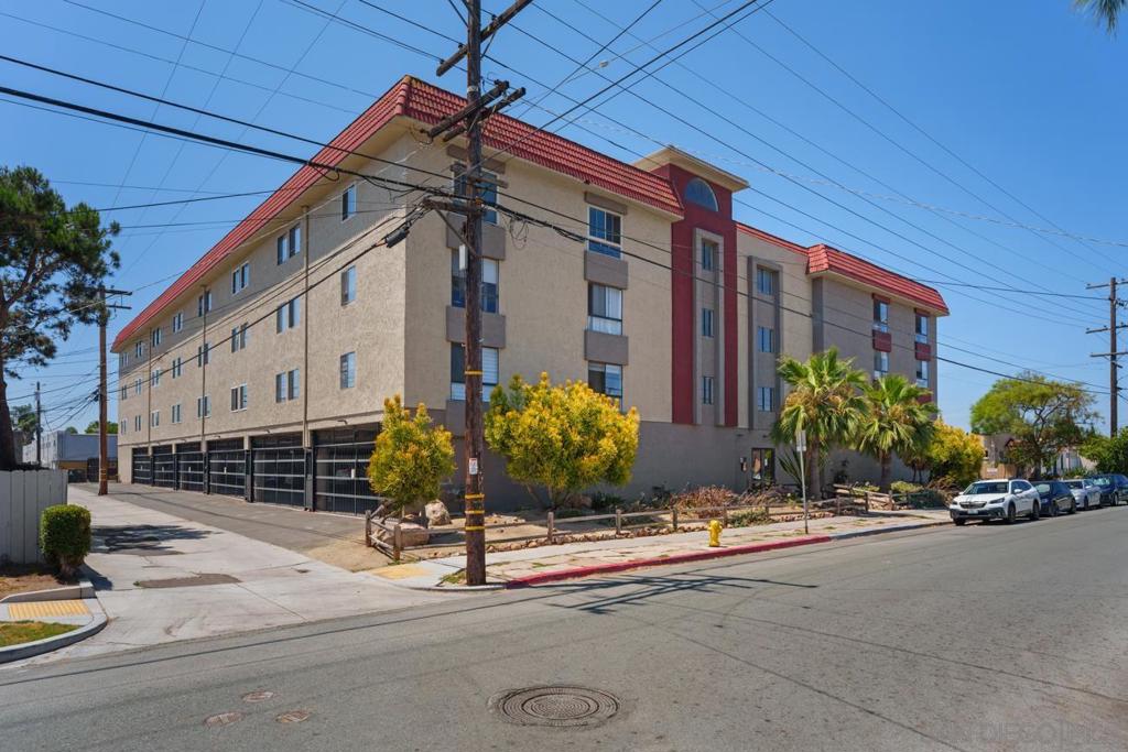 3535 Monroe Ave 46