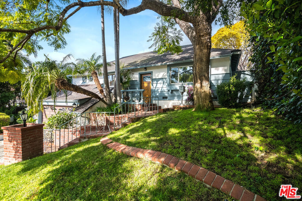 2924 Manning Avenue