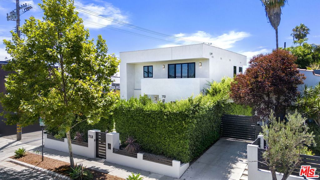 713 N Sierra Bonita Avenue