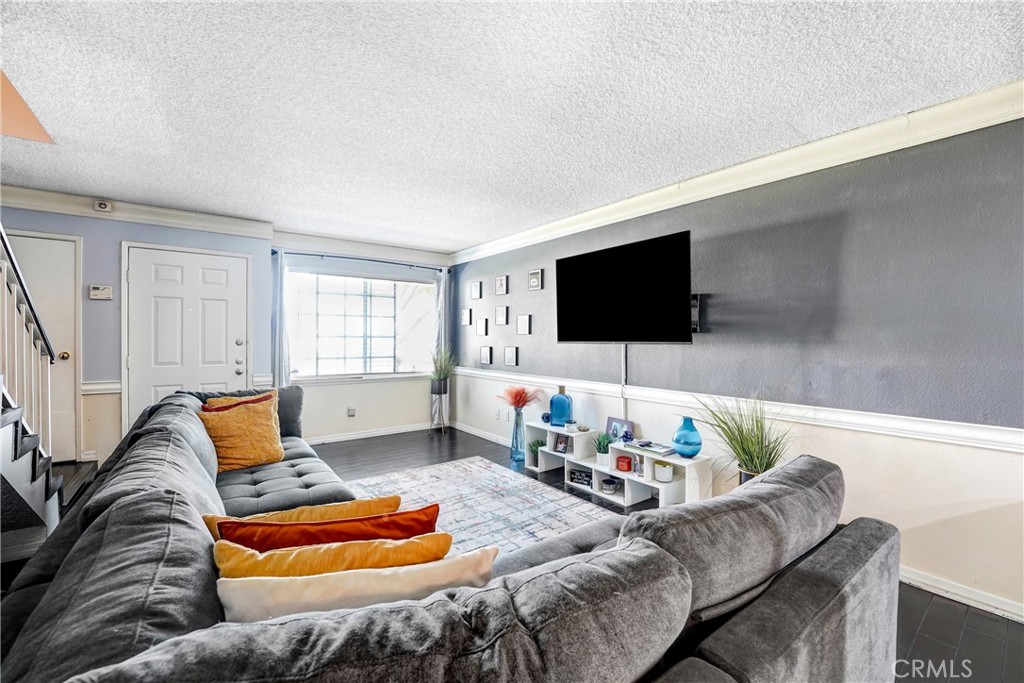 810 W Compton 16