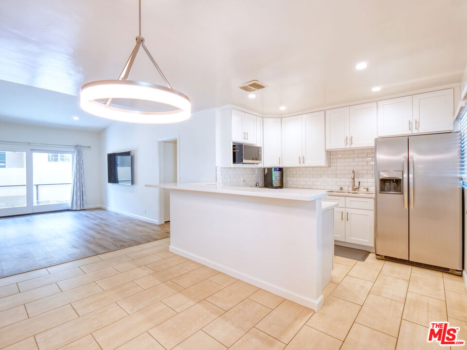 337 N Oakhurst Drive 6