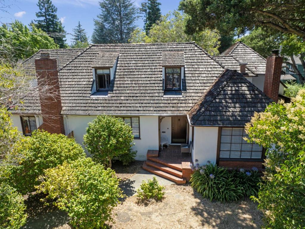 4 Warren Road