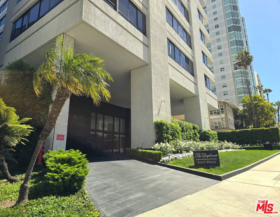 10350 Wilshire Boulevard 404