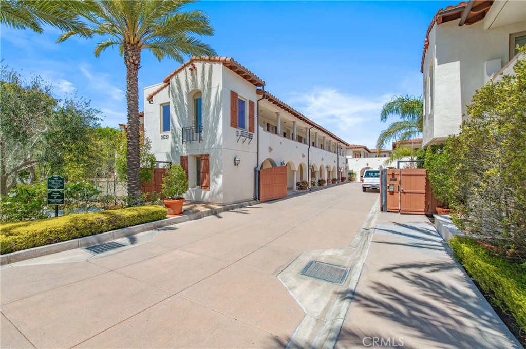 28220 Highridge 204
