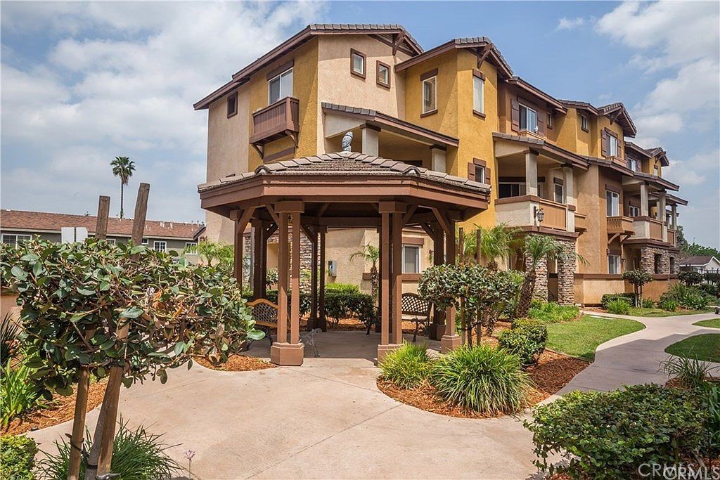 511 N Lark Ellen J