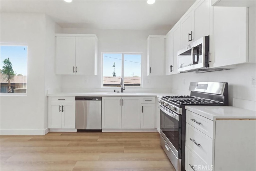 521 N Lark Ellen B