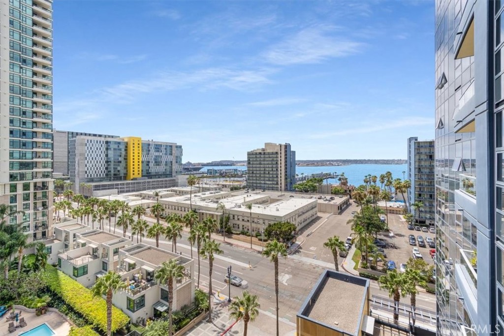 1325 Pacific Highway 1003
