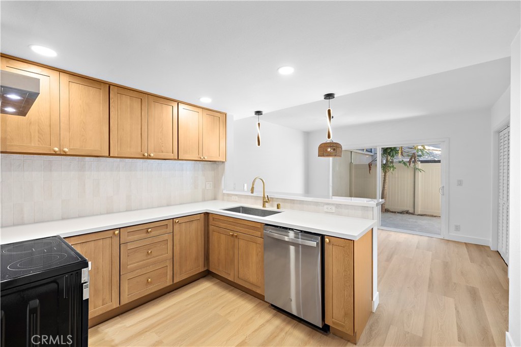 655 W 6th A