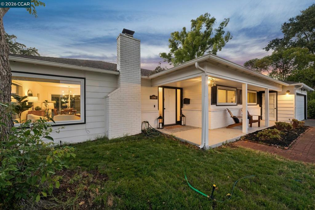 1243 Davis Ave.