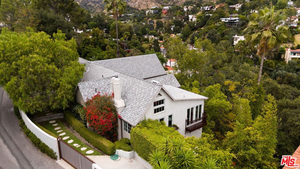 2356 Hollyridge Drive