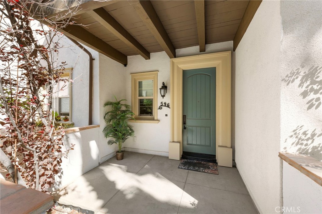 596 S Casita Street